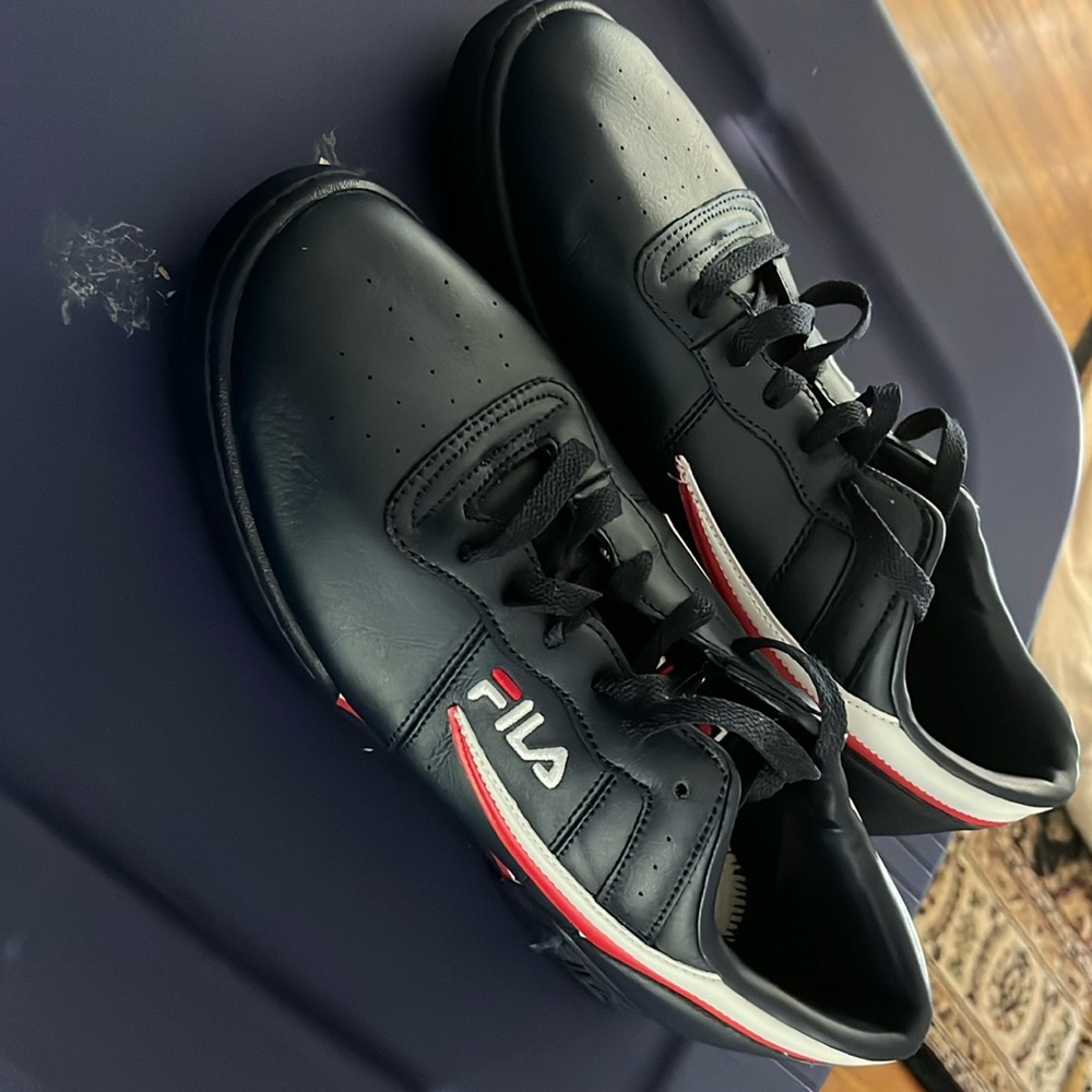 Only worn once, size 10 leather fila